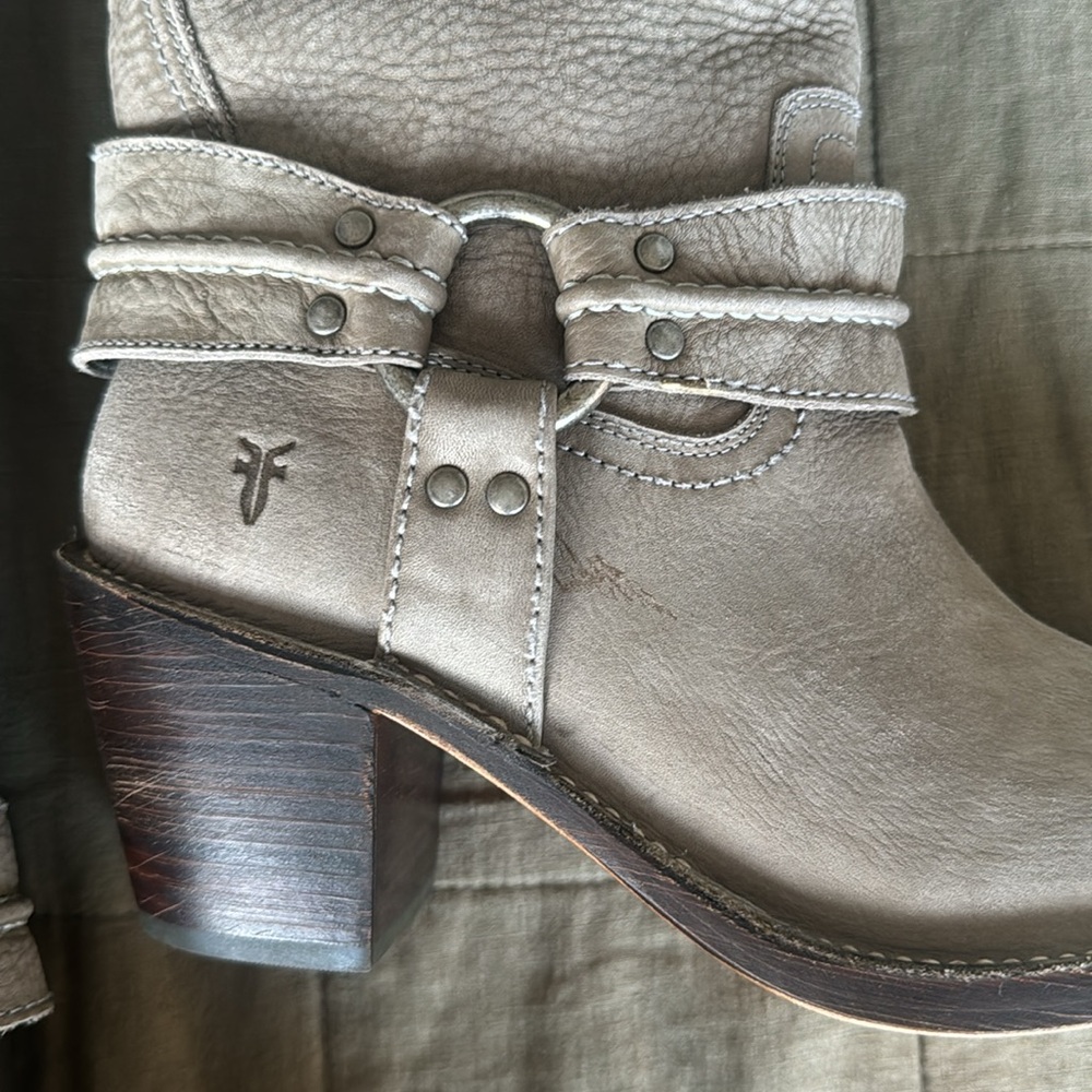 Women’s Frye Carmen Harness Tall Grey Boot Size 9 New - Picture 6 of 8